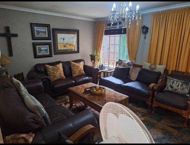 3 BEDROOM HOUSE FOR SALE IN VAN RIEBEECK PARK